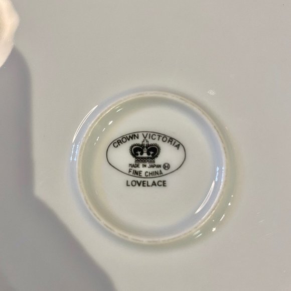 Vintage Lovelace by Crown Victoria Fine China - Round Serving Platter 12 1/4" - Picture 4 of 4
